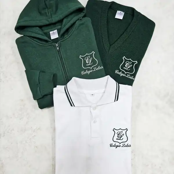 Uniformes bordados. Colegio Leloir.